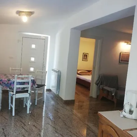 Guest house Apartman Nevia Lka